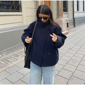 Chaqueta de Mujer - Con Botones Asimétricos y Cuello Alto