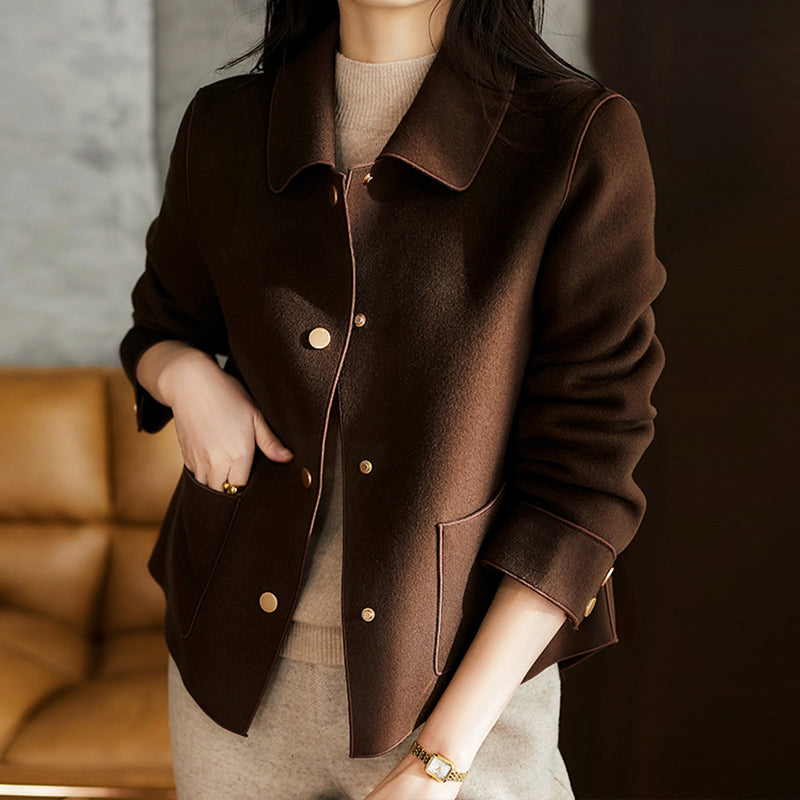 Giacca Corta da Donna con Colletto - Chiusura con Bottoni e Tasche Anteriori Applicate