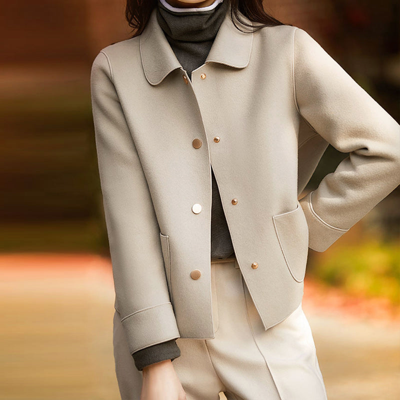 Giacca Corta da Donna con Colletto - Chiusura con Bottoni e Tasche Anteriori Applicate