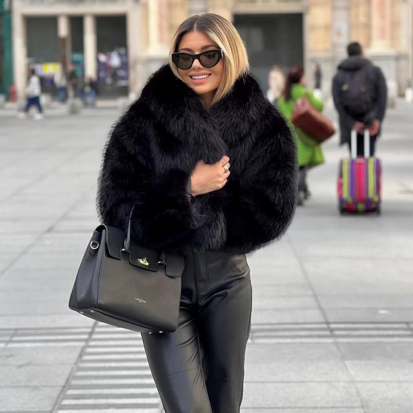 Cappotto Elegante in Morbida Pelliccia da Donna – Stile Caldo e Lussuoso