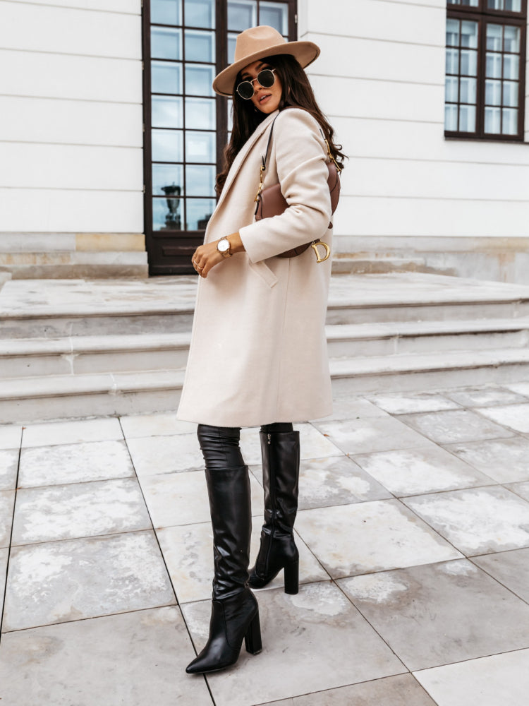 Cappotto da Donna - Con Bavero Dentellato e Chiusura a Bottone Singolo