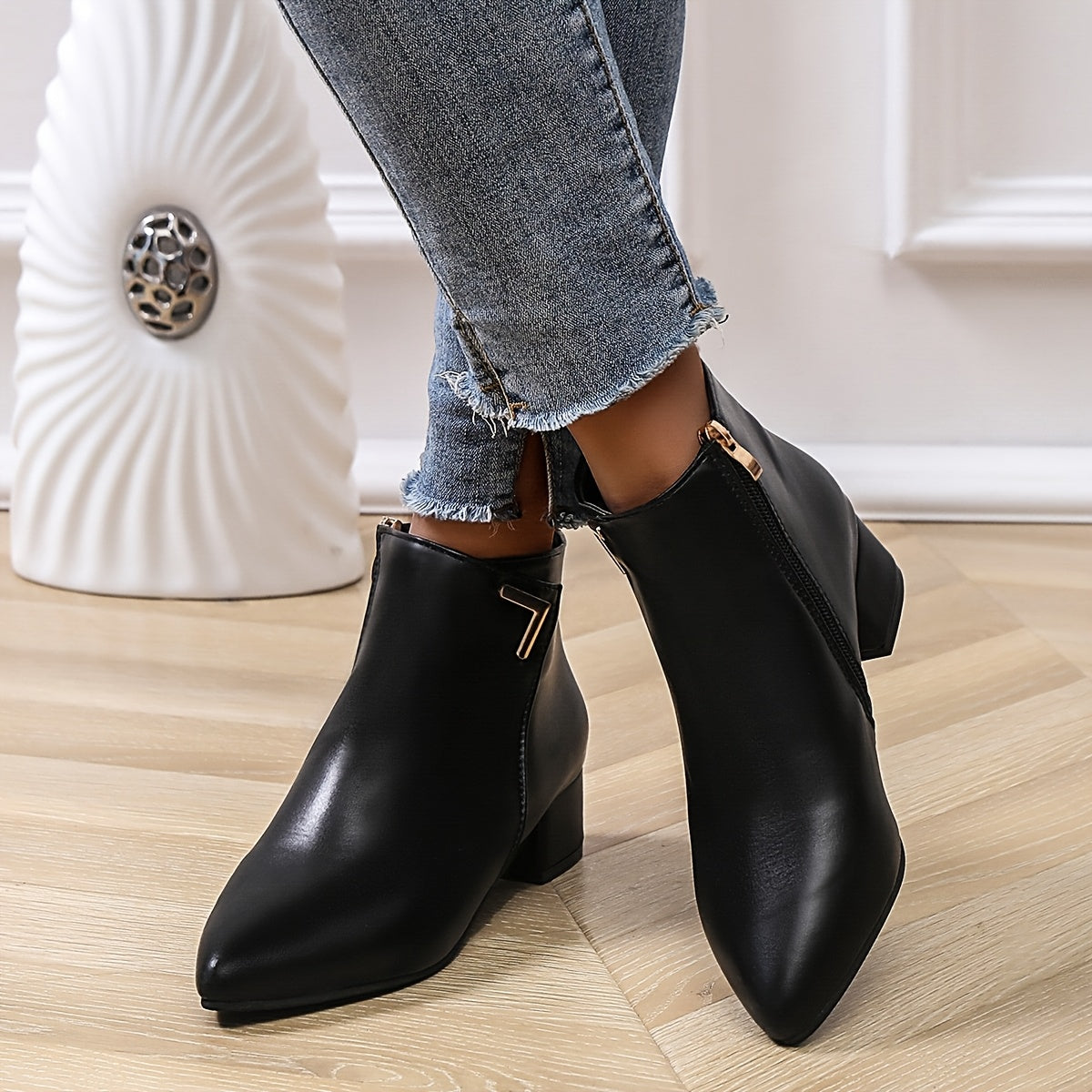 Botines Negros de Mujer - Tacón Grueso y Punta de Aguja