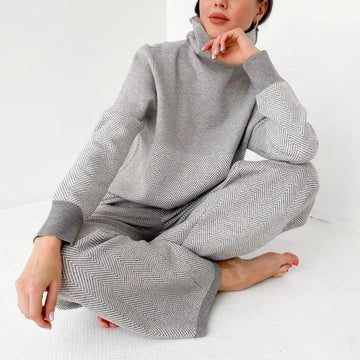 Completo de Casa Gris para Mujer - Con Cuello Alto y Motivo de Espina de Pescado
