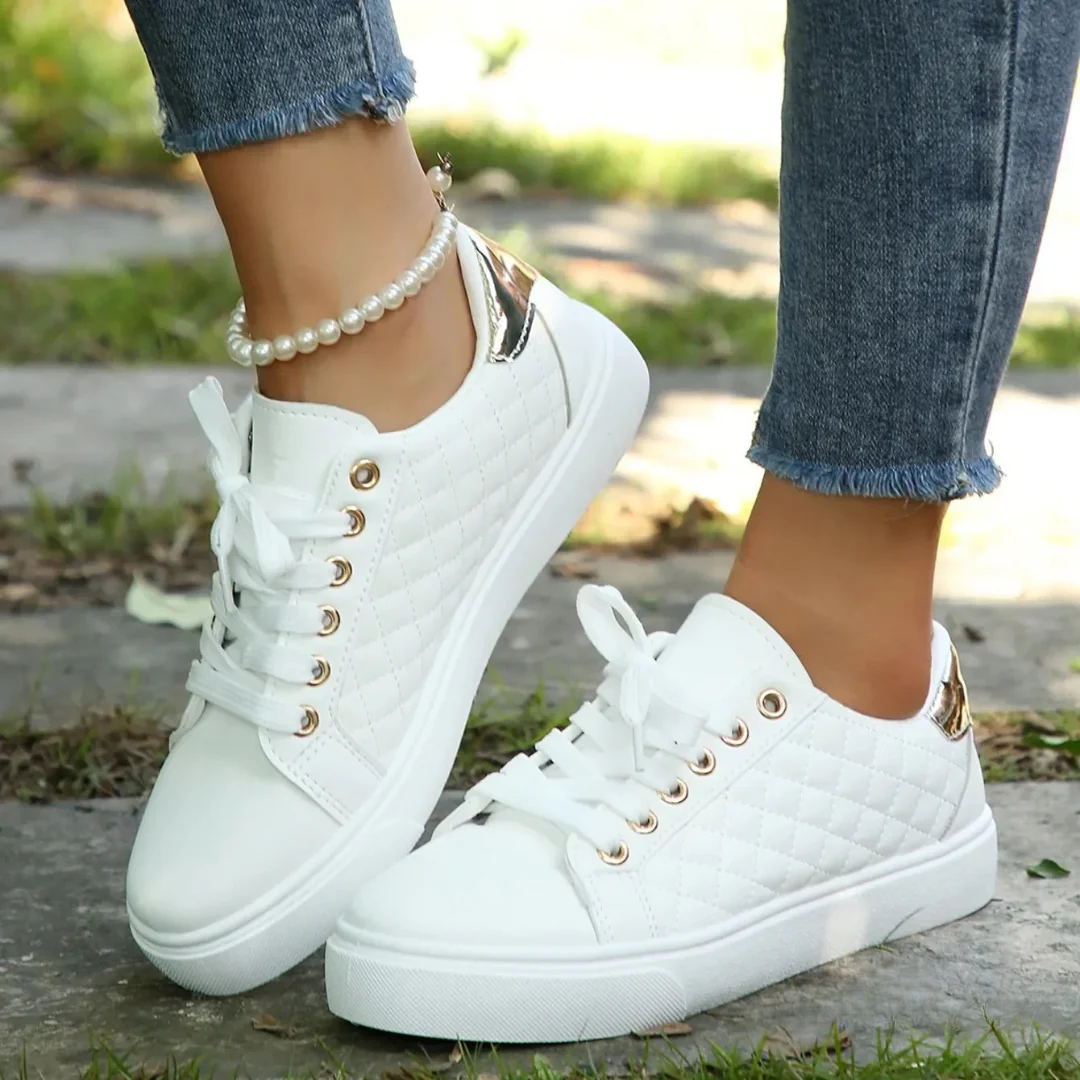 Sneakers da Donna - Design Trapuntato e Allacciatura